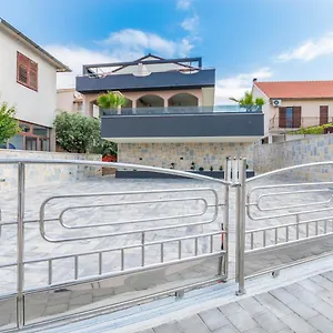 Rada Apartman