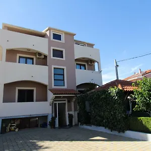 Lili Apartman